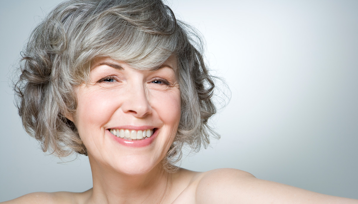 Cheveux après 40 ans: comment gérer les 7 signes du vieillissement.